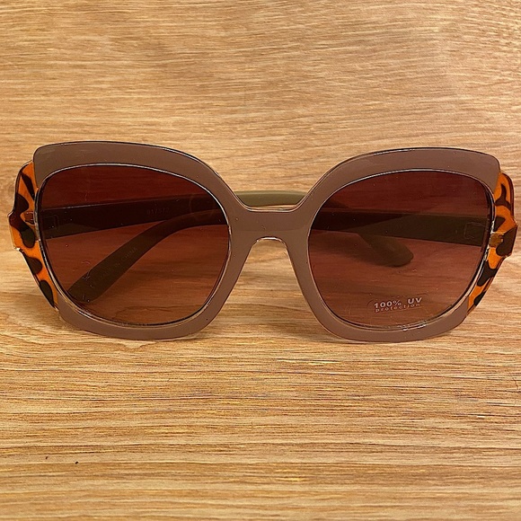 Sunglasses Dark Beige Tortoise Shell Sides 100 Percent UV Protection - Picture 1 of 3